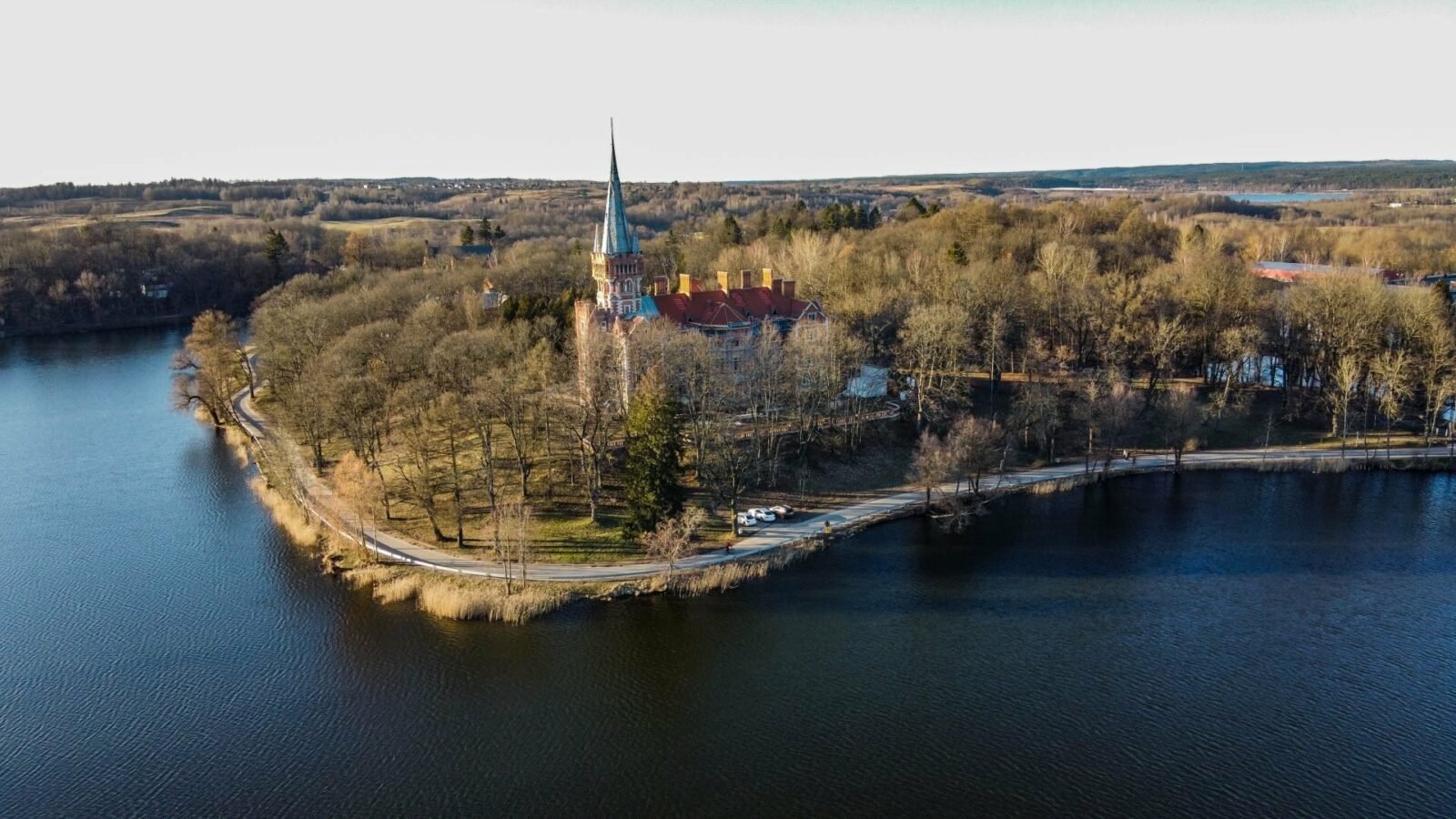 Wedding photo shoot by the lake at Lentvaris Manor